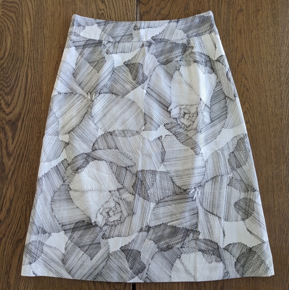 Hugo Boss Dresses & Skirts - Hugo Boss printed skirt